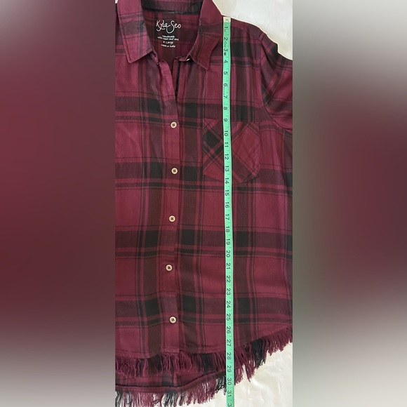 Kyla Sei button down blouse with fringe unfinished hem. - Picture 4 of 4